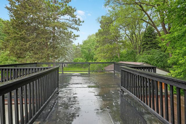 2911 Troseth Road, Roseville, MN 55113