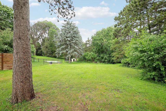 2911 Troseth Road, Roseville, MN 55113