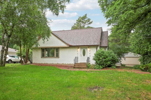 2911 Troseth Road, Roseville, MN 55113