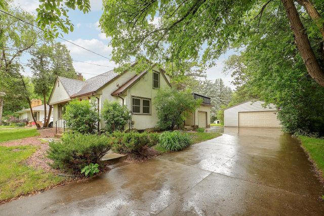2911 Troseth Road, Roseville, MN 55113
