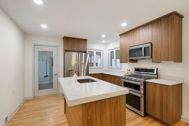 2911 Troseth Road, Roseville, MN 55113