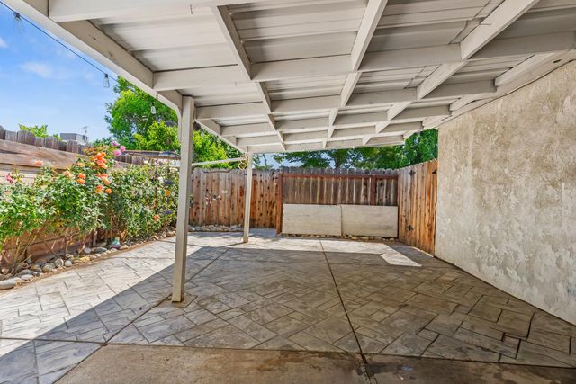 638 Orange Ave, Ripon, CA 95366