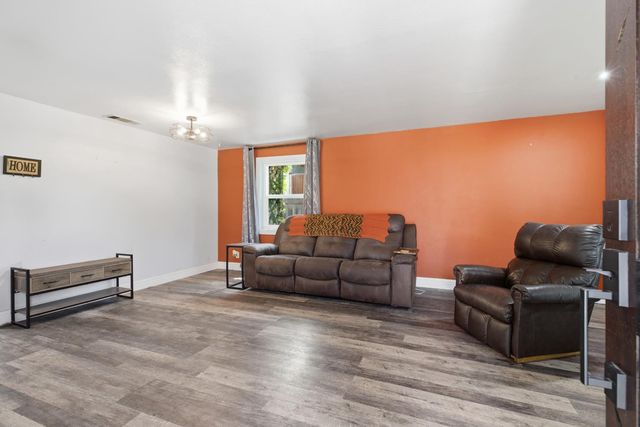 638 Orange Ave, Ripon, CA 95366