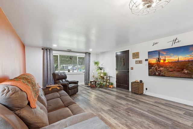 638 Orange Ave, Ripon, CA 95366