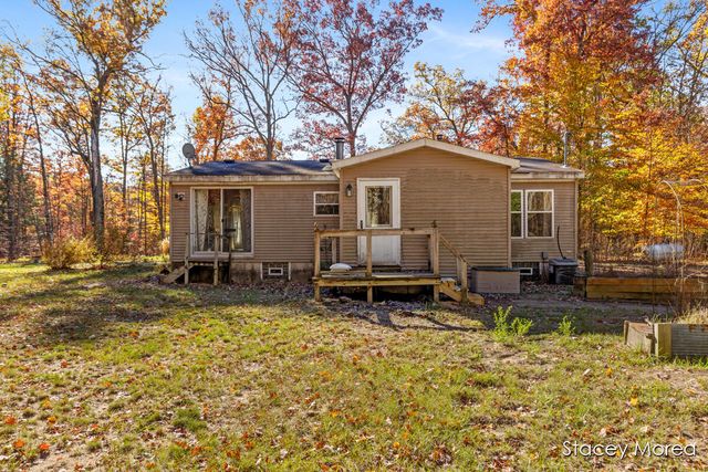 1675 W Willow Street, White Cloud, MI 49349