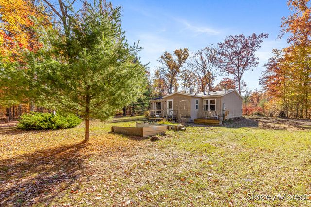 1675 W Willow Street, White Cloud, MI 49349