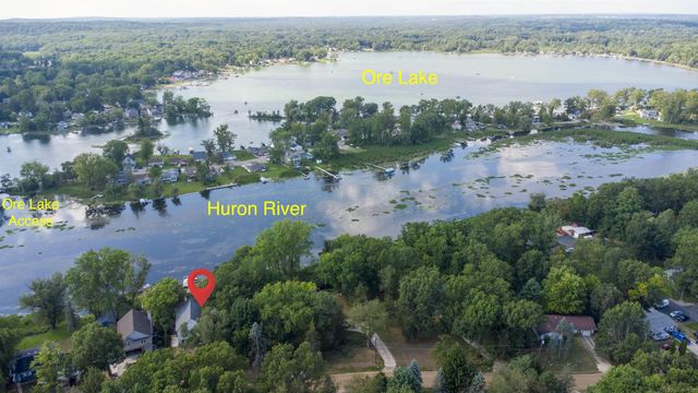 8970 River Valley Road, Hamburg Twp, MI 48116