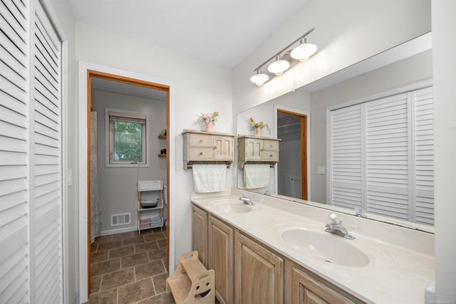 8970 River Valley Road, Hamburg Twp, MI 48116