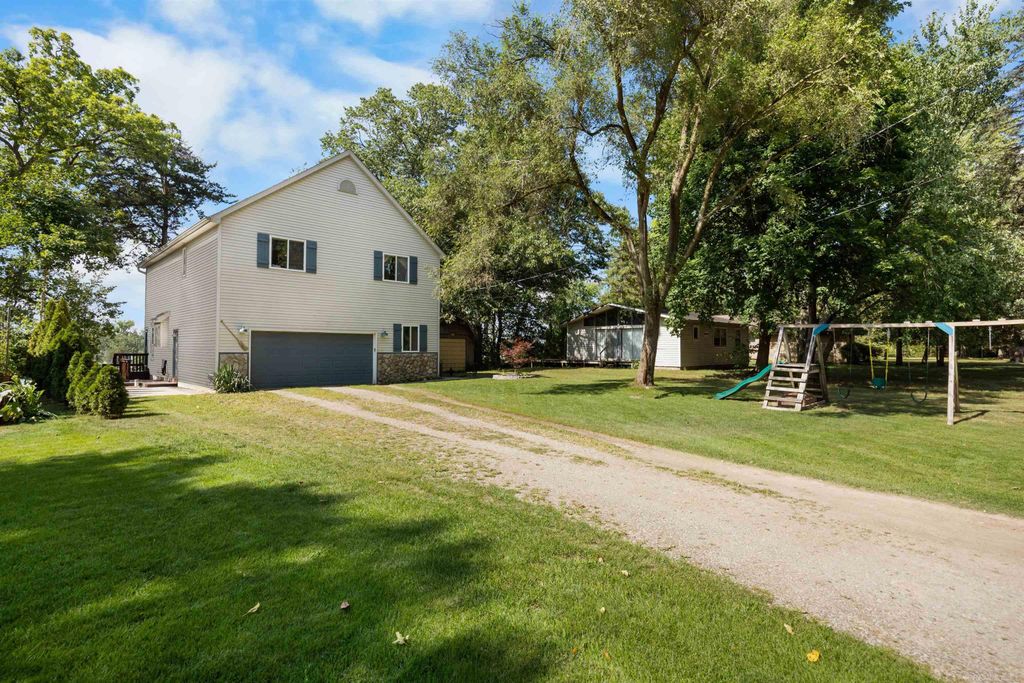 8970 River Valley Road, Hamburg Twp, MI 48116