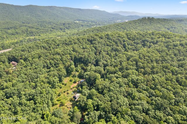 S S Roane St, Harriman, TN 37748
