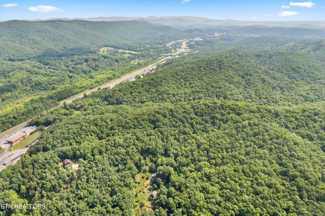 S S Roane St, Harriman, TN 37748
