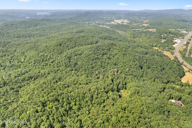 S S Roane St, Harriman, TN 37748