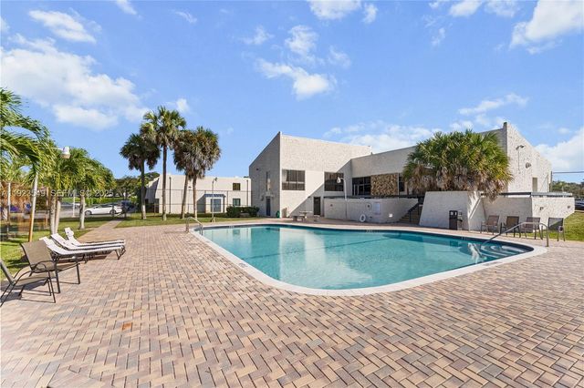 2528 N 38 Ave D-32, Hollywood, FL 33021