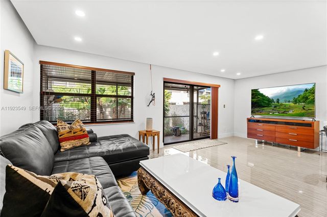 2528 N 38 Ave D-32, Hollywood, FL 33021