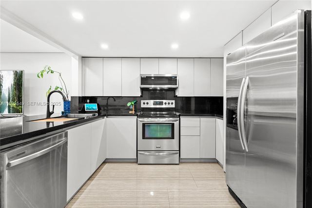 2528 N 38 Ave D-32, Hollywood, FL 33021