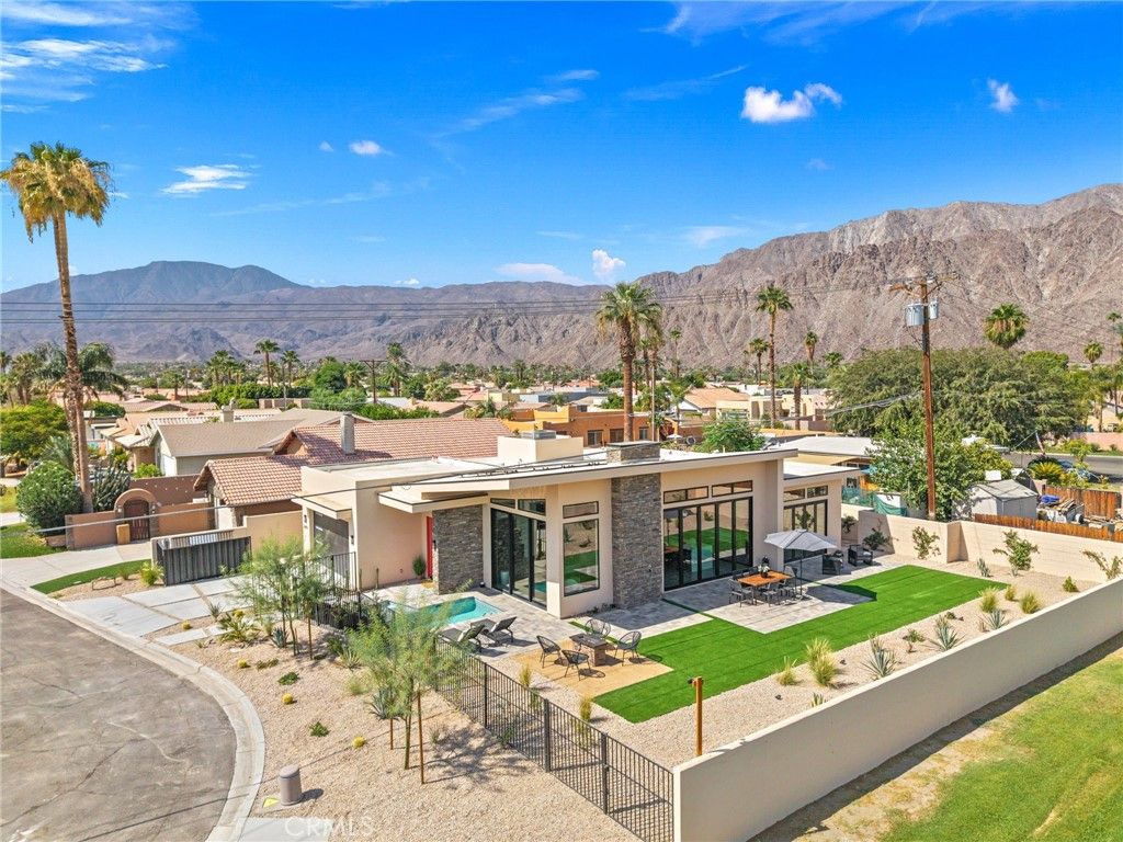 Image 24 of property listing at 51015 Avenida Velasco, La Quinta, CA 92253
