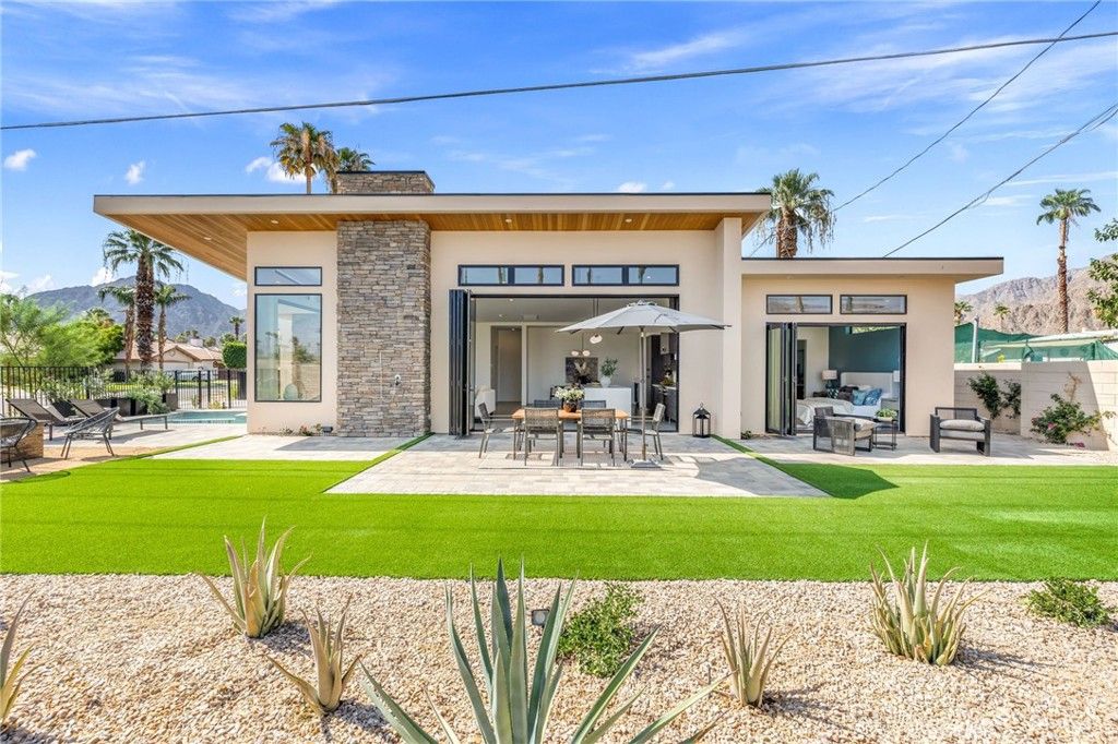 Image 6 of property listing at 51015 Avenida Velasco, La Quinta, CA 92253