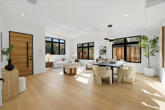 852 La Para Avenue, Palo Alto, CA 94306