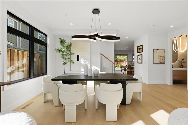 852 La Para Avenue, Palo Alto, CA 94306