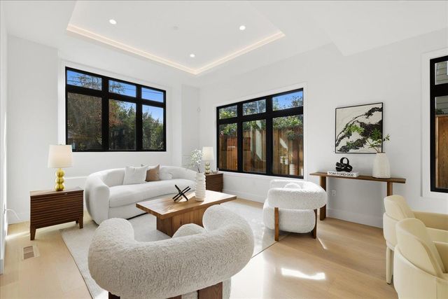 852 La Para Avenue, Palo Alto, CA 94306