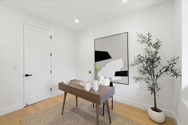 852 La Para Avenue, Palo Alto, CA 94306