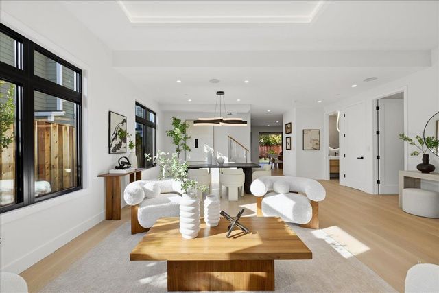 852 La Para Avenue, Palo Alto, CA 94306