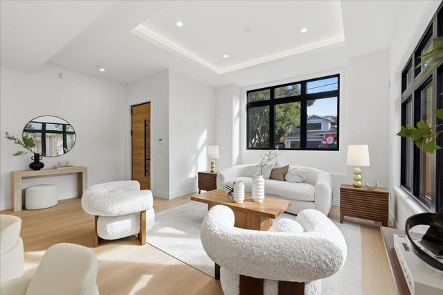 852 La Para Avenue, Palo Alto, CA 94306