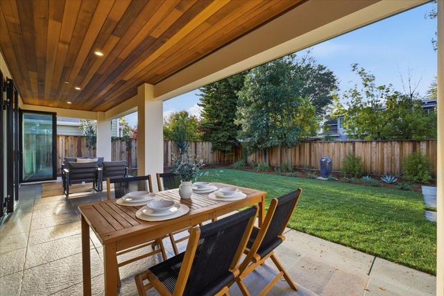 852 La Para Avenue, Palo Alto, CA 94306