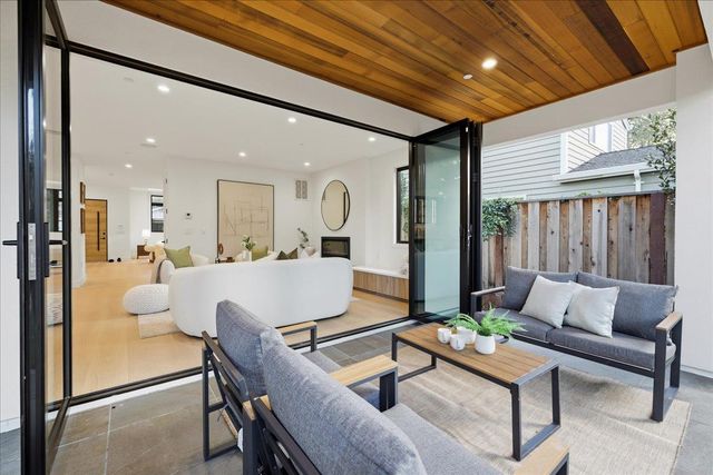 852 La Para Avenue, Palo Alto, CA 94306