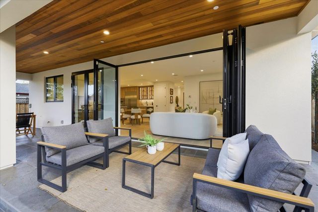 852 La Para Avenue, Palo Alto, CA 94306