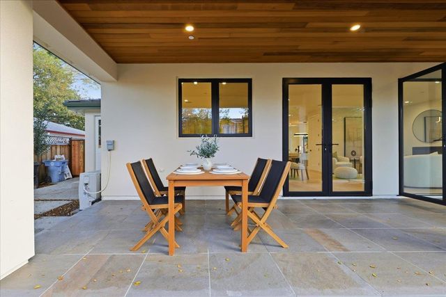 852 La Para Avenue, Palo Alto, CA 94306