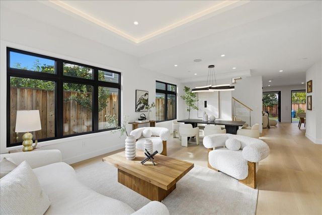 852 La Para Avenue, Palo Alto, CA 94306