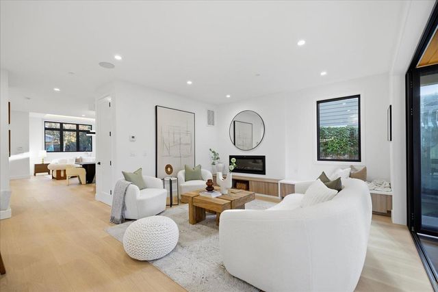 852 La Para Avenue, Palo Alto, CA 94306