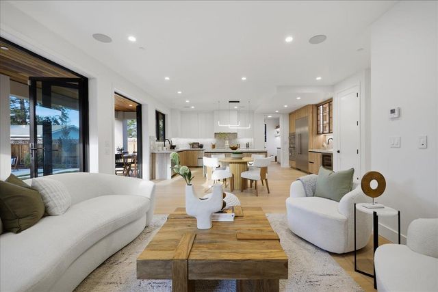 852 La Para Avenue, Palo Alto, CA 94306