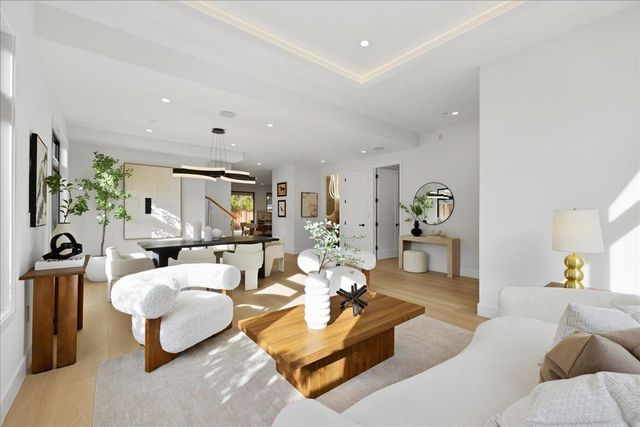 852 La Para Avenue, Palo Alto, CA 94306