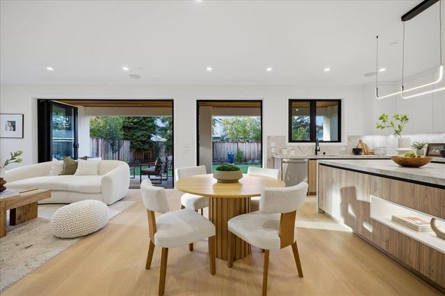 852 La Para Avenue, Palo Alto, CA 94306