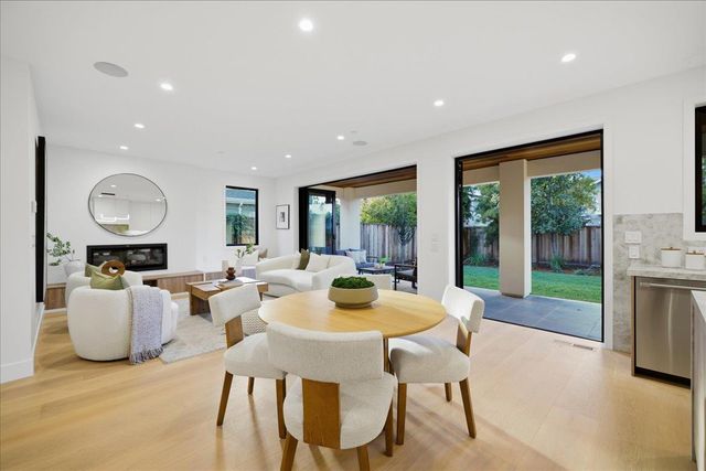 852 La Para Avenue, Palo Alto, CA 94306