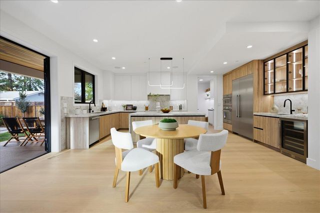 852 La Para Avenue, Palo Alto, CA 94306