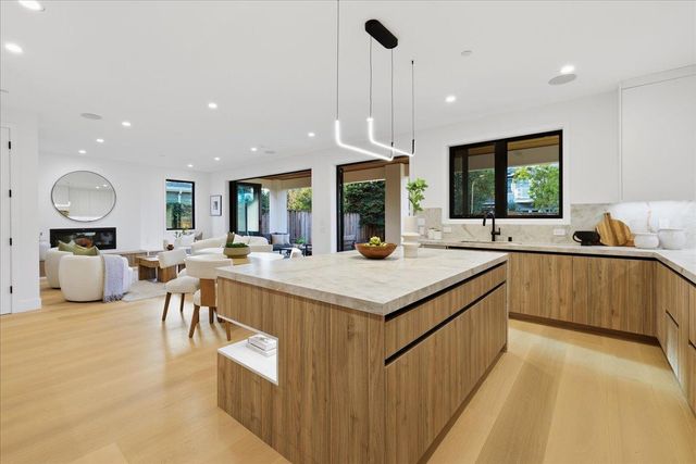 852 La Para Avenue, Palo Alto, CA 94306