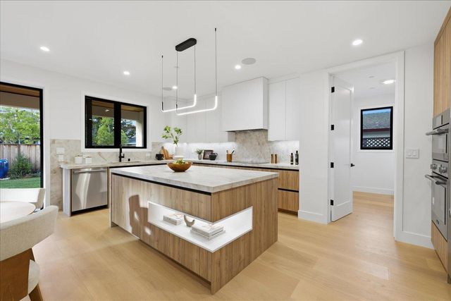 852 La Para Avenue, Palo Alto, CA 94306