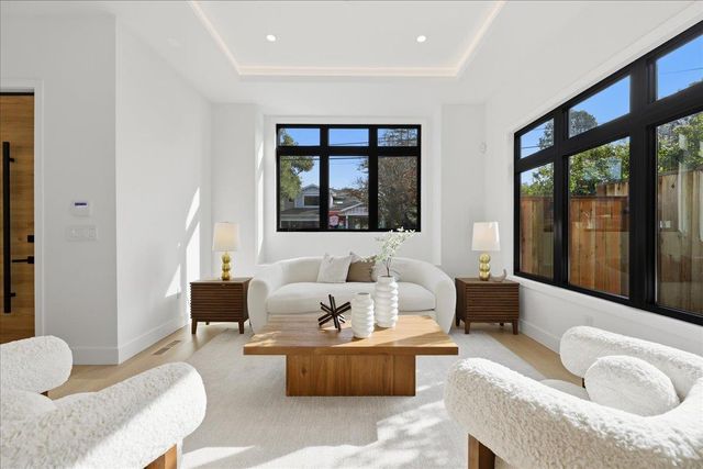 852 La Para Avenue, Palo Alto, CA 94306