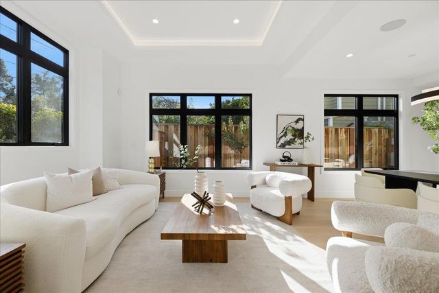 852 La Para Avenue, Palo Alto, CA 94306