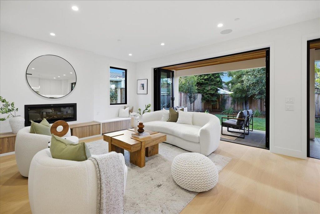 852 La Para Avenue, Palo Alto, CA 94306