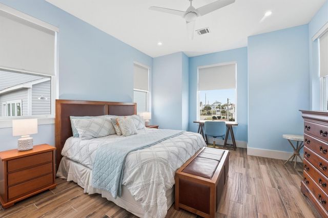 4118 Defender Lane, Galveston, TX 77554