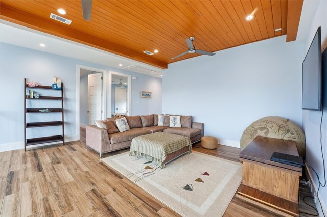 4118 Defender Lane, Galveston, TX 77554