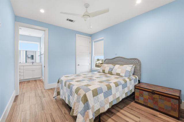 4118 Defender Lane, Galveston, TX 77554