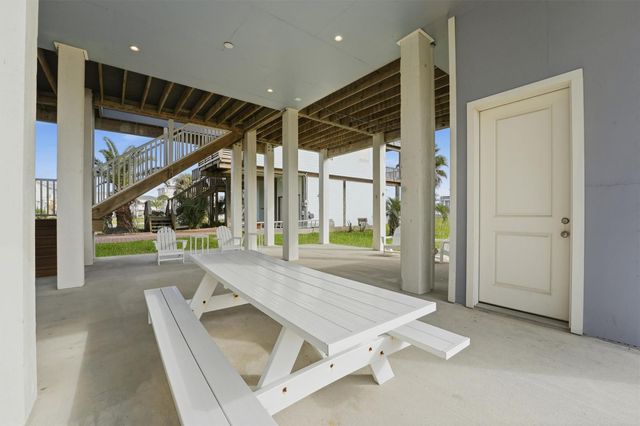 4118 Defender Lane, Galveston, TX 77554