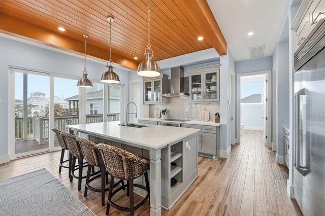 4118 Defender Lane, Galveston, TX 77554