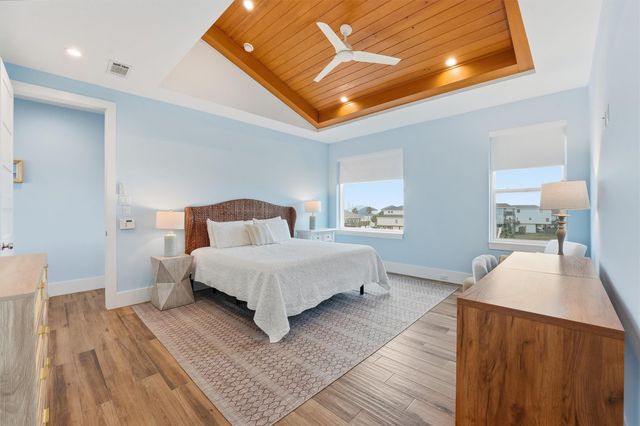 4118 Defender Lane, Galveston, TX 77554