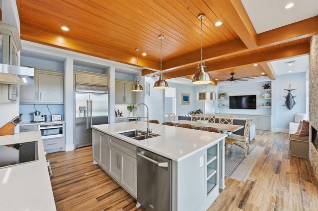 4118 Defender Lane, Galveston, TX 77554